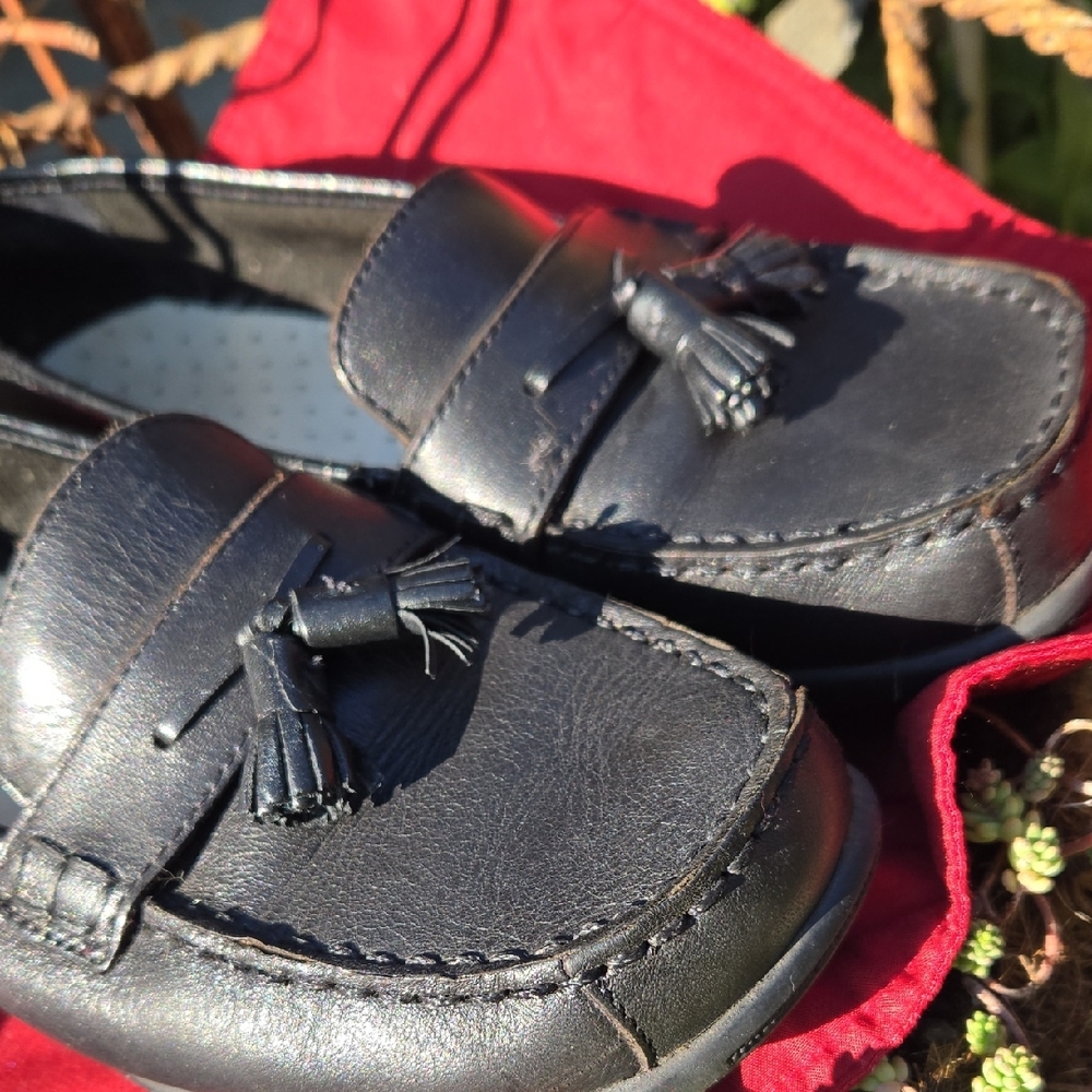 THOM McCANN Black Leather Tassle LOAFERS. 9W EUC.  (BIN 006)